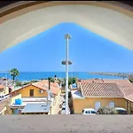 Un Passo Dal Mare E Dalla Citta.