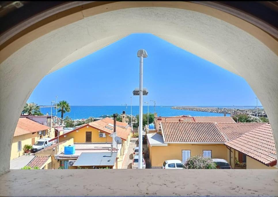 Un Passo Dal Mare E Dalla Citta. * Cagliari