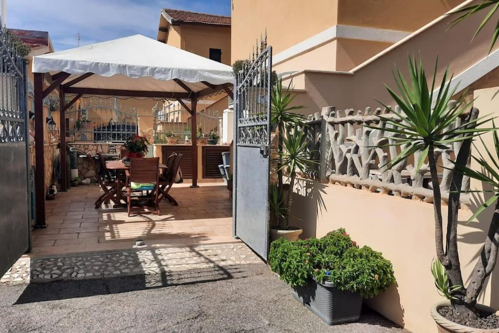 Un Passo Dal Mare E Dalla Citta. Ferienhaus *